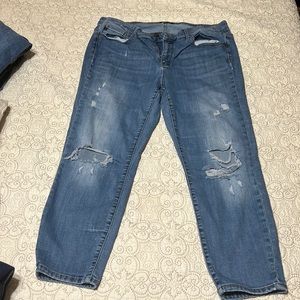 Judy Blue ripped crop/capri/anklet jeans